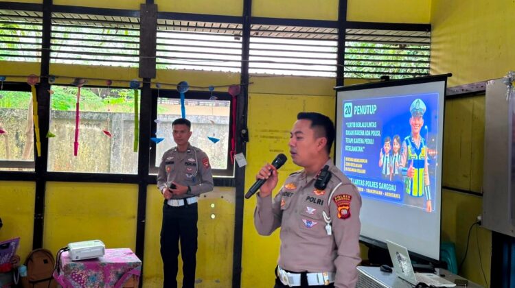 Tanamkan Disiplin Sejak Dini, Satlantas Sanggau Edukasi Pelajar SMAN 1 soal Tertib Berlalu Lintas